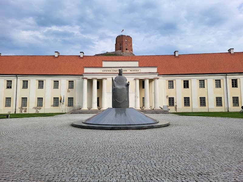 Karaliaus Mindaugo paminklas